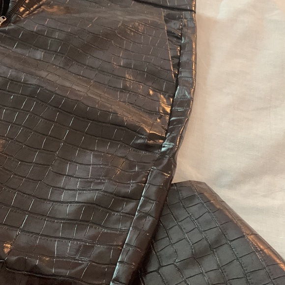 NWT brown wide leg pants! Brand new Sz 6. Not sure material but shiny - Picture 9 of 11